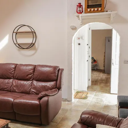 Nyaraló Teach Phaidi Mhoir *